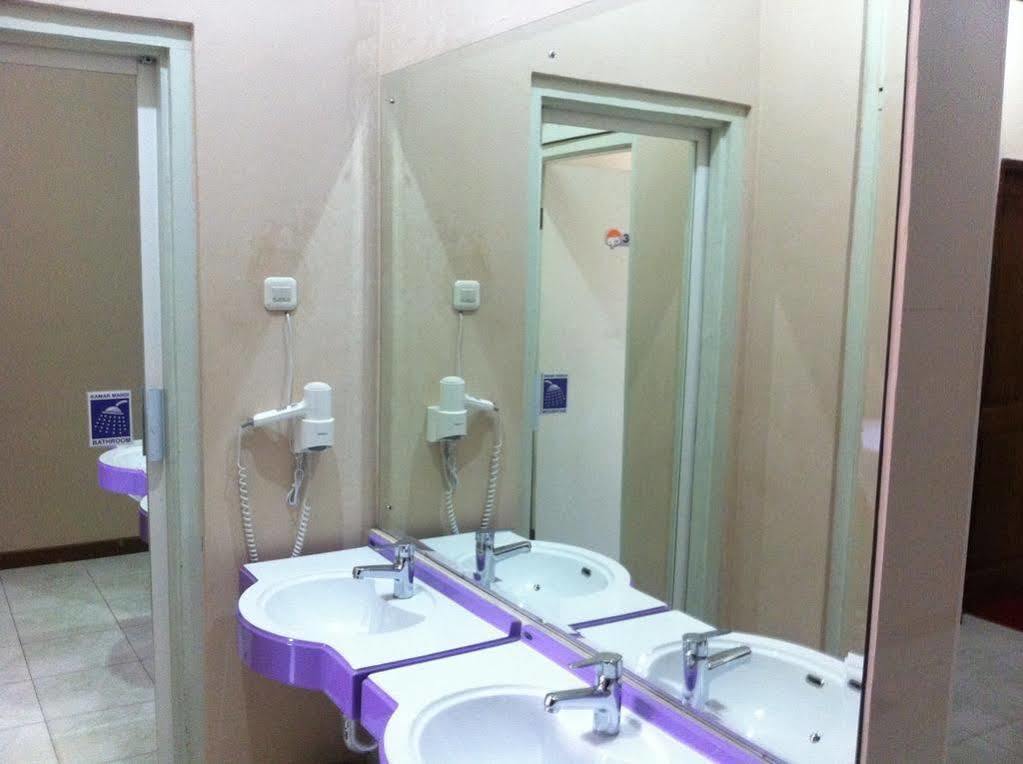 Cabin Hotel Sutomo Yogyakarta Extérieur photo